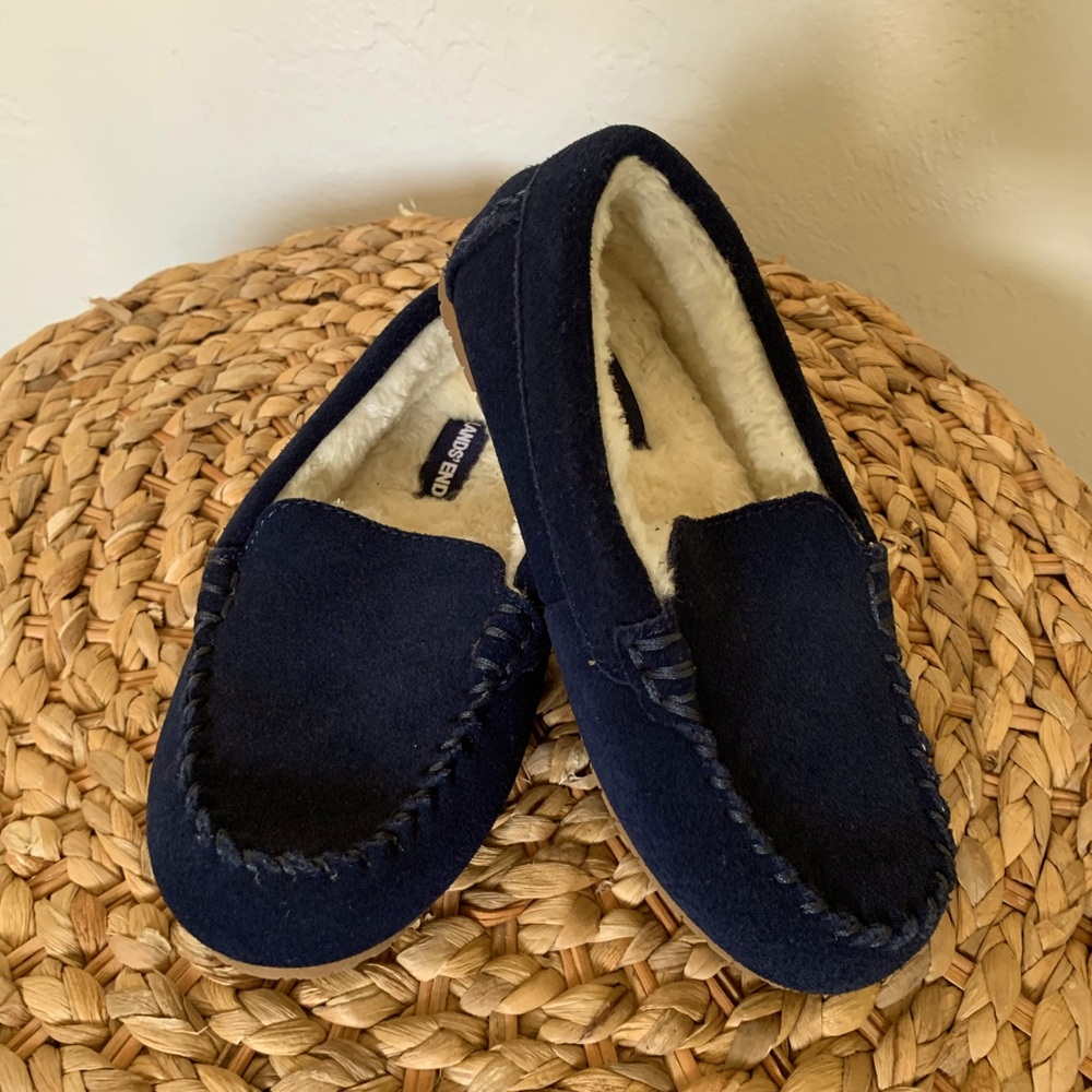Land’s End Kids Fleece Lined Slippers NEW! Navy Blue Size 1.